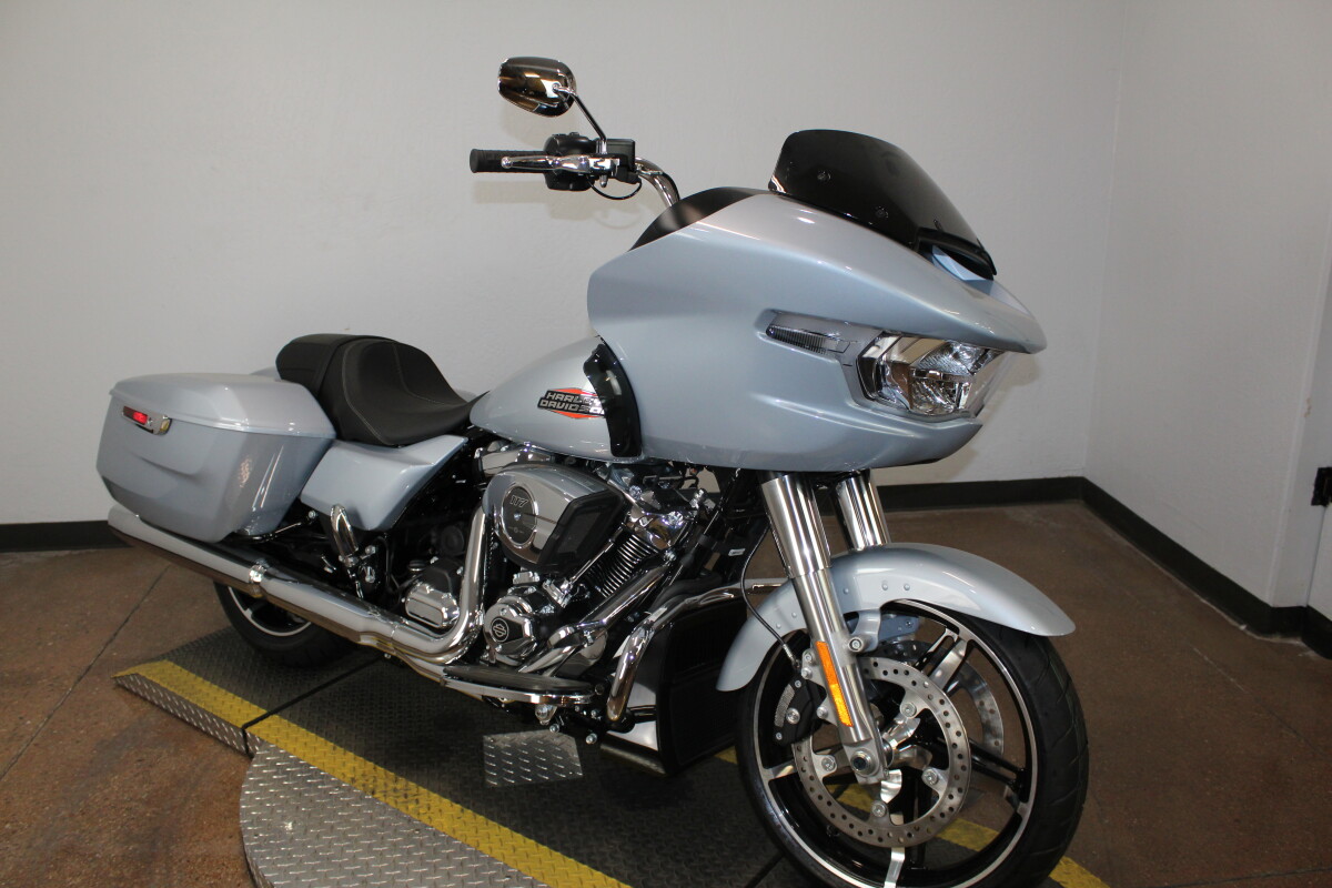 Harley-Davidson Road Glide 2025 FLTRX 84646494 ATLAS SLV MTLIC - Photo 2