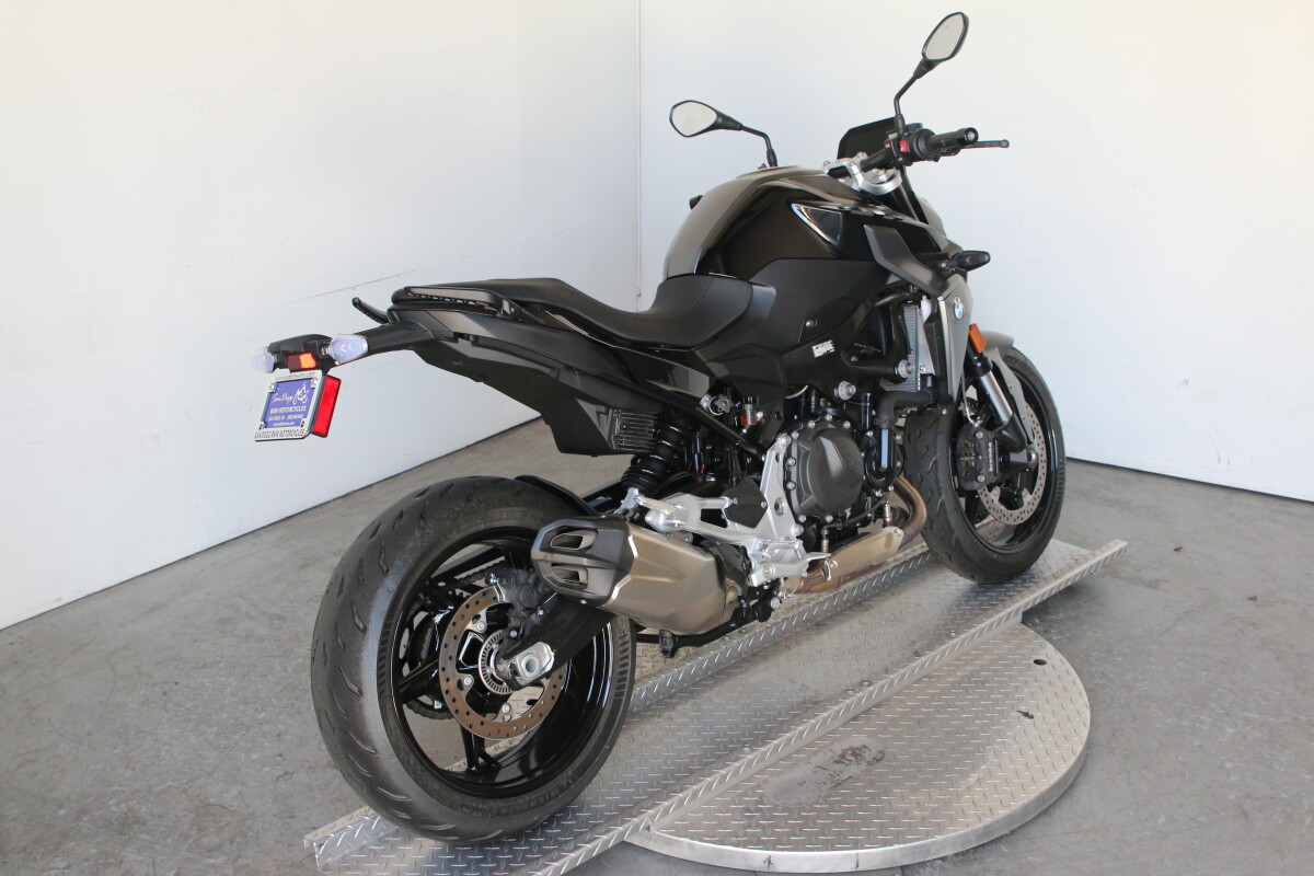 2025 BMW F 900 R - Photo 5