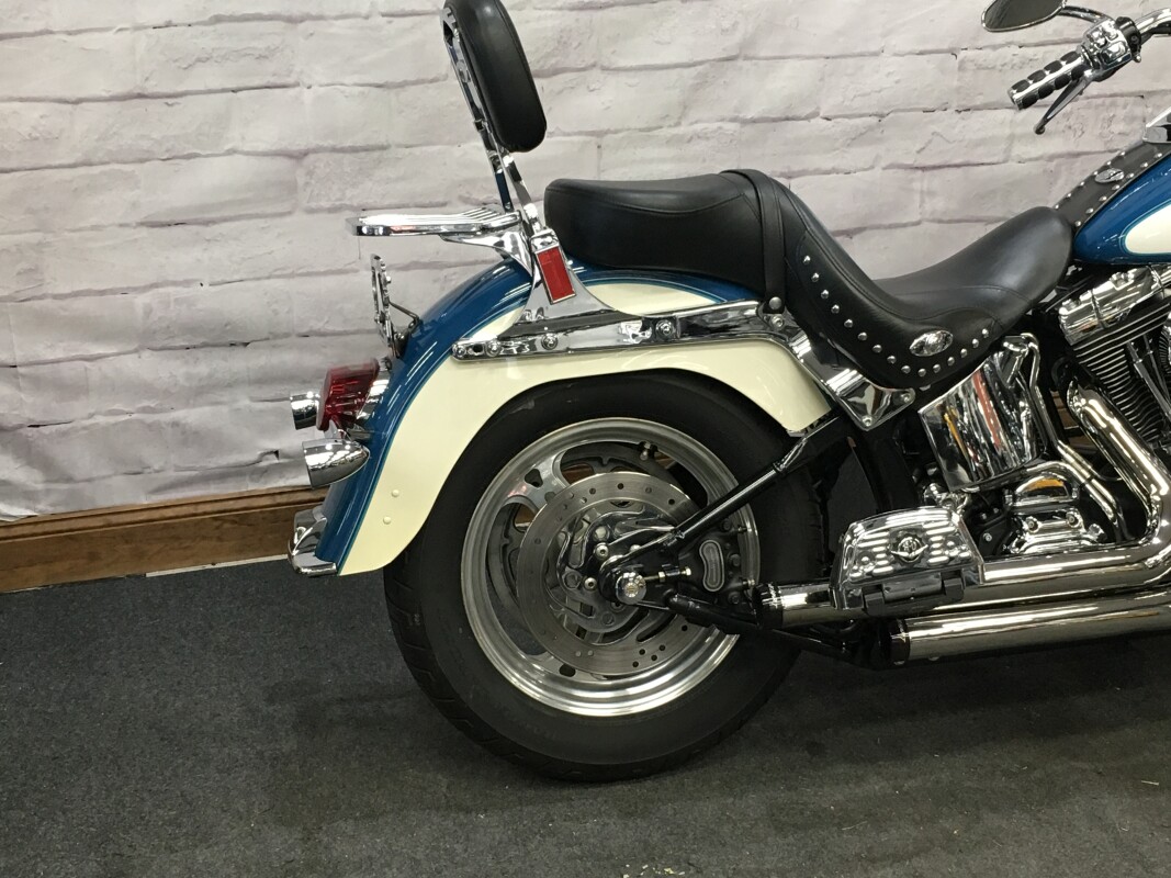 2001 Harley-Davidson Heritage Softail Classic Two-Tone Real Teal/Birch White FLSTC - Photo 2