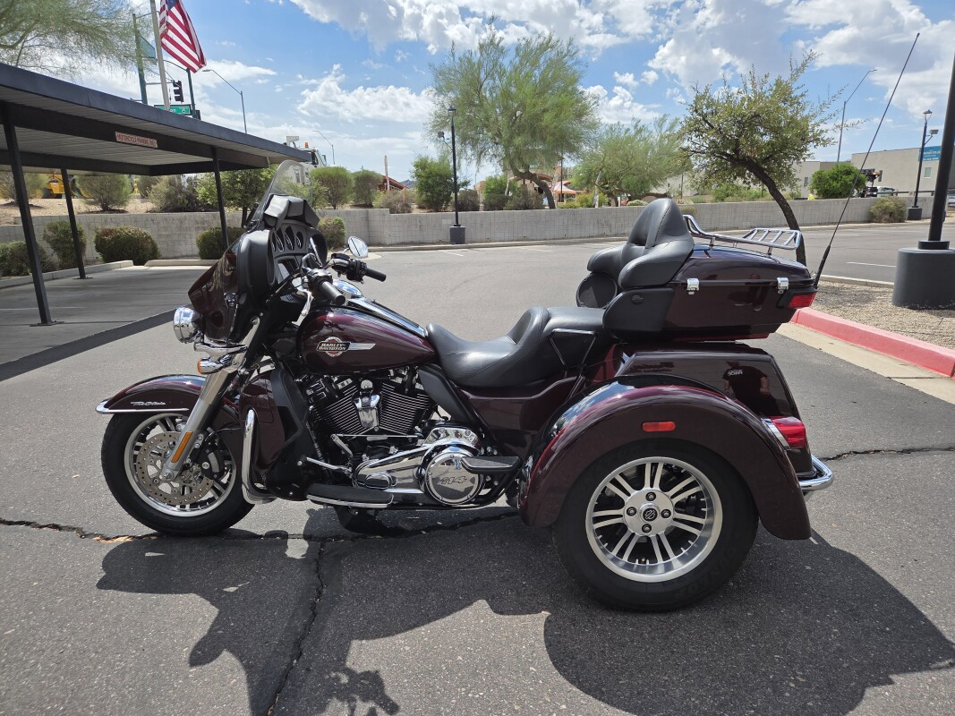 FLHTCUTG 2022 Tri Glide Ultra - Photo 4