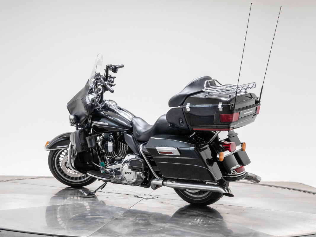 2013 HARLEY-DAVIDSON FLHTK LIMITED in BLACK W/ PINSTRIPE with 15145 miles - Photo 7