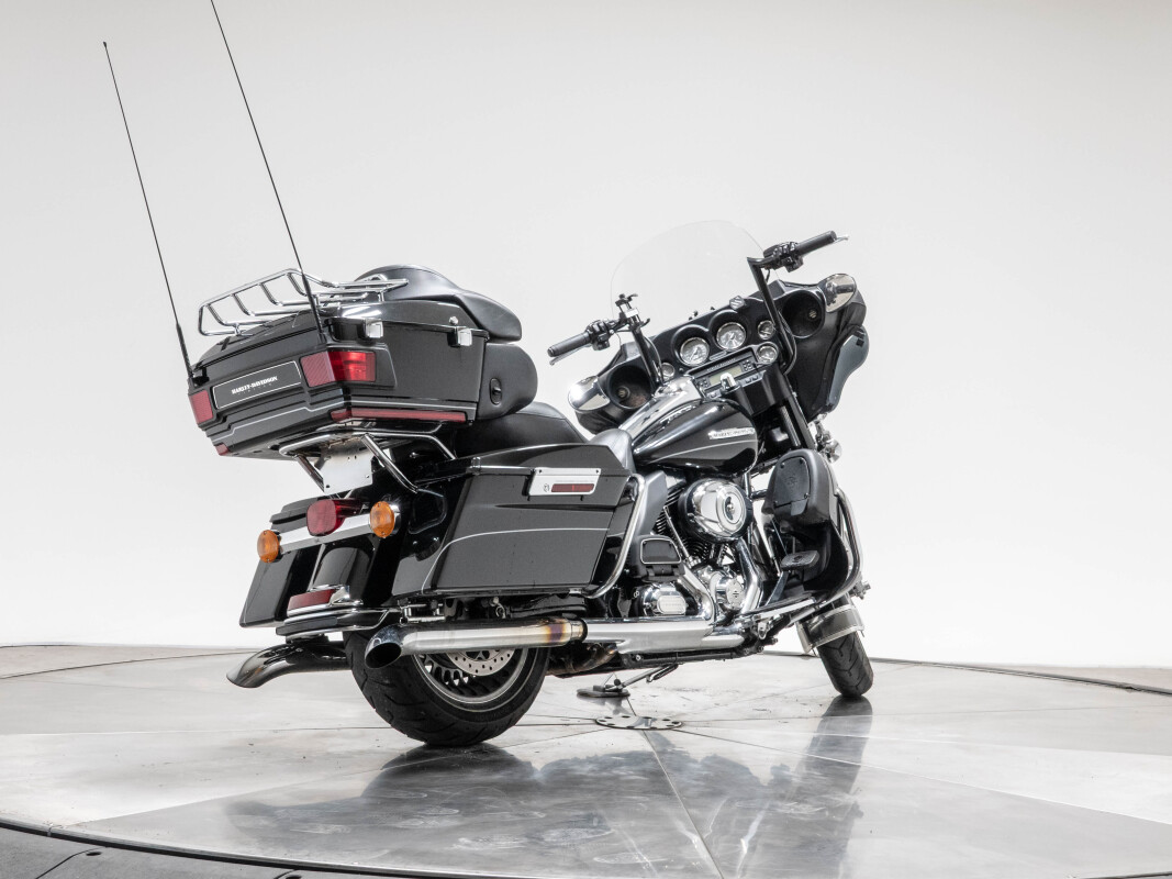 2013 HARLEY-DAVIDSON FLHTK LIMITED in BLACK W/ PINSTRIPE with 15145 miles - Photo 3