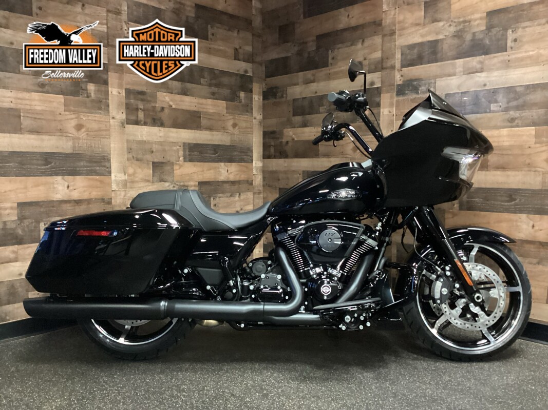 2025 Harley-Davidson Road Glide Vivid Black - Black Finish FLTRX