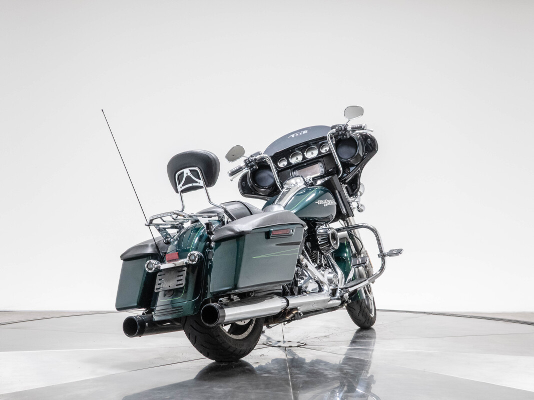 2015 HARLEY-DAVIDSON FLHXS STREET GLIDE SPECIAL in Deep Jade Pearl with 15261 miles - Photo 5