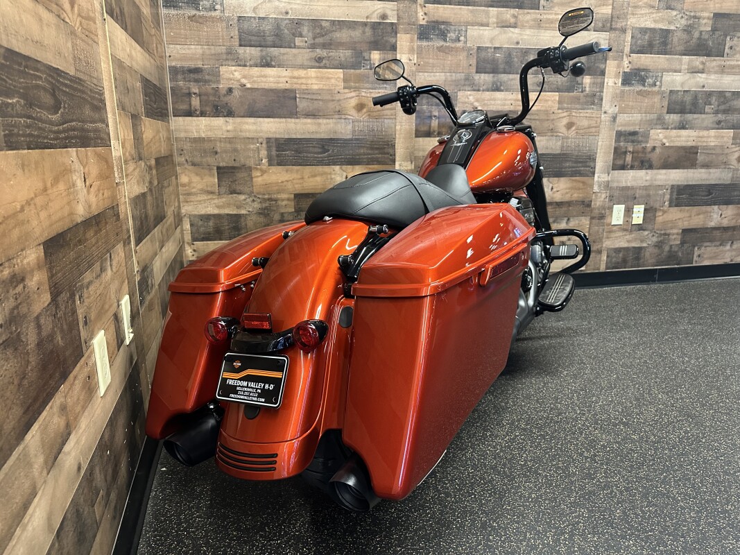 2025 Harley-Davidson Road King Special Whiskey Fire FLHRXS - Photo 3