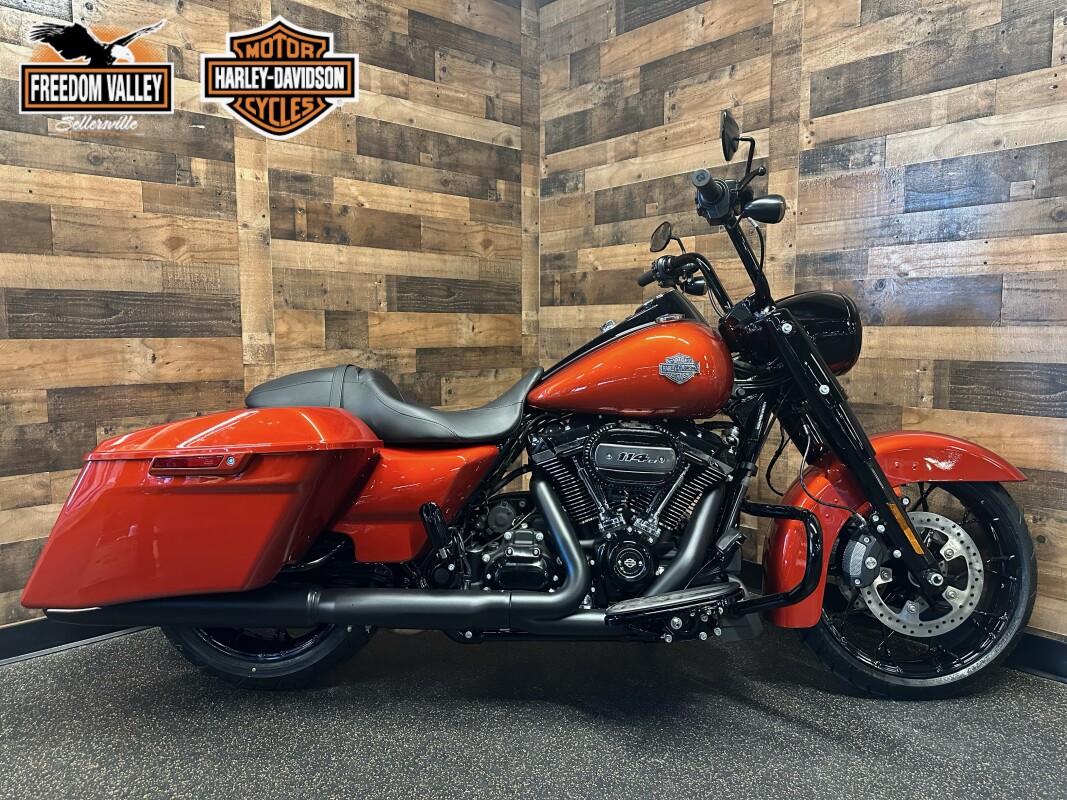 2025 Harley-Davidson Road King Special Whiskey Fire FLHRXS