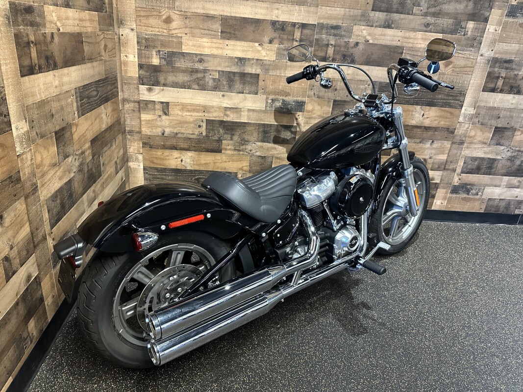 2022 Harley-Davidson Softail Standard Vivid Black FXST - Photo 2