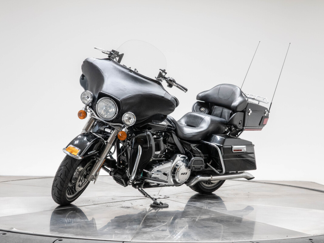2013 HARLEY-DAVIDSON FLHTK LIMITED in BLACK W/ PINSTRIPE with 15145 miles - Photo 10
