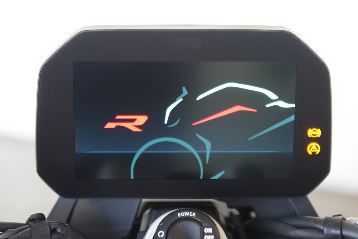 2025 BMW F 900 R - Photo 9