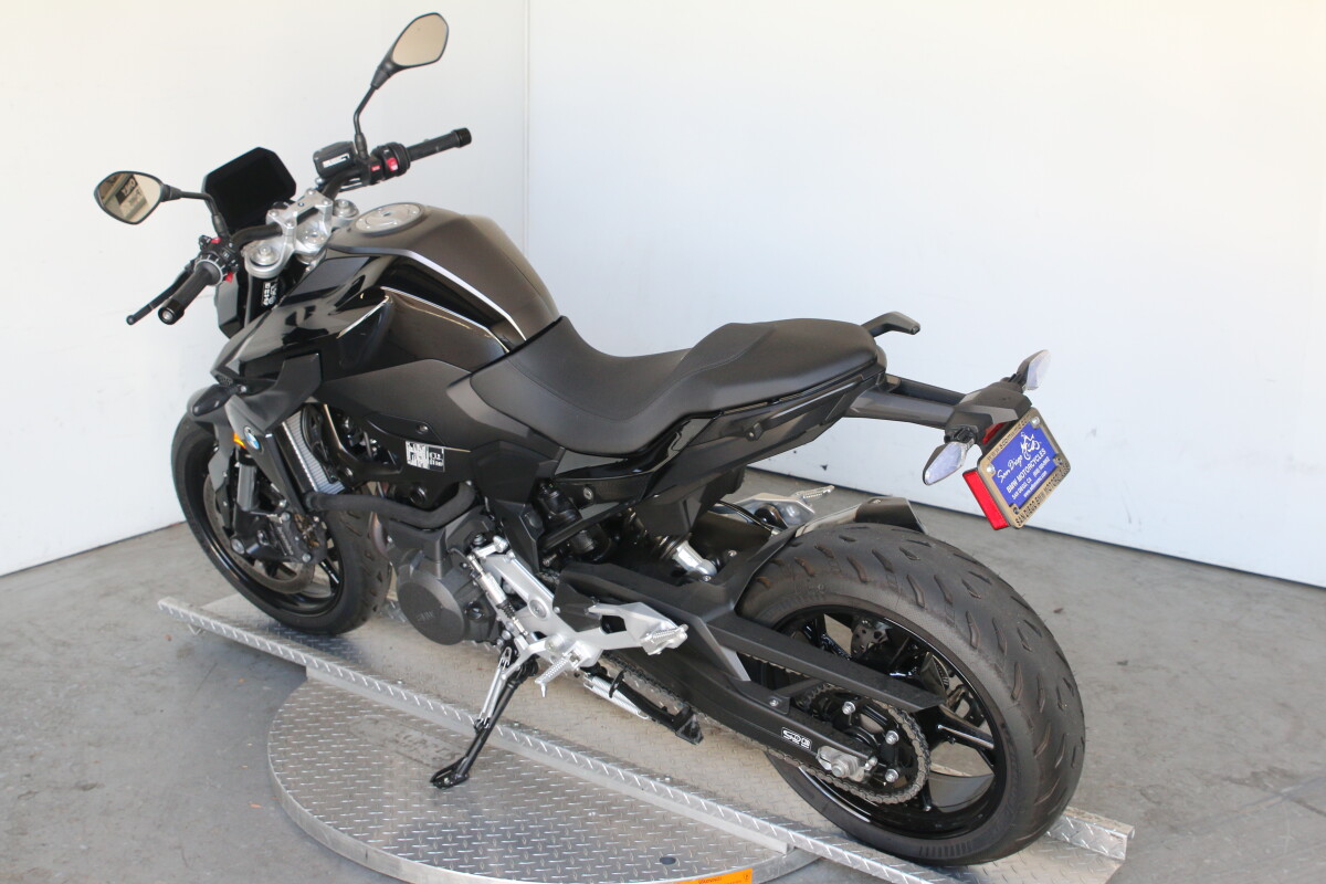 2025 BMW F 900 R - Photo 8