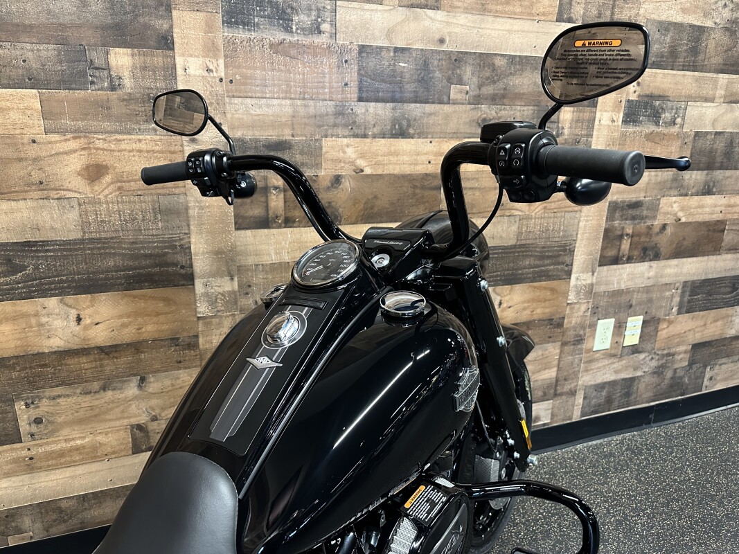 2025 Harley-Davidson Road King Special Vivid Black FLHRXS - Photo 6