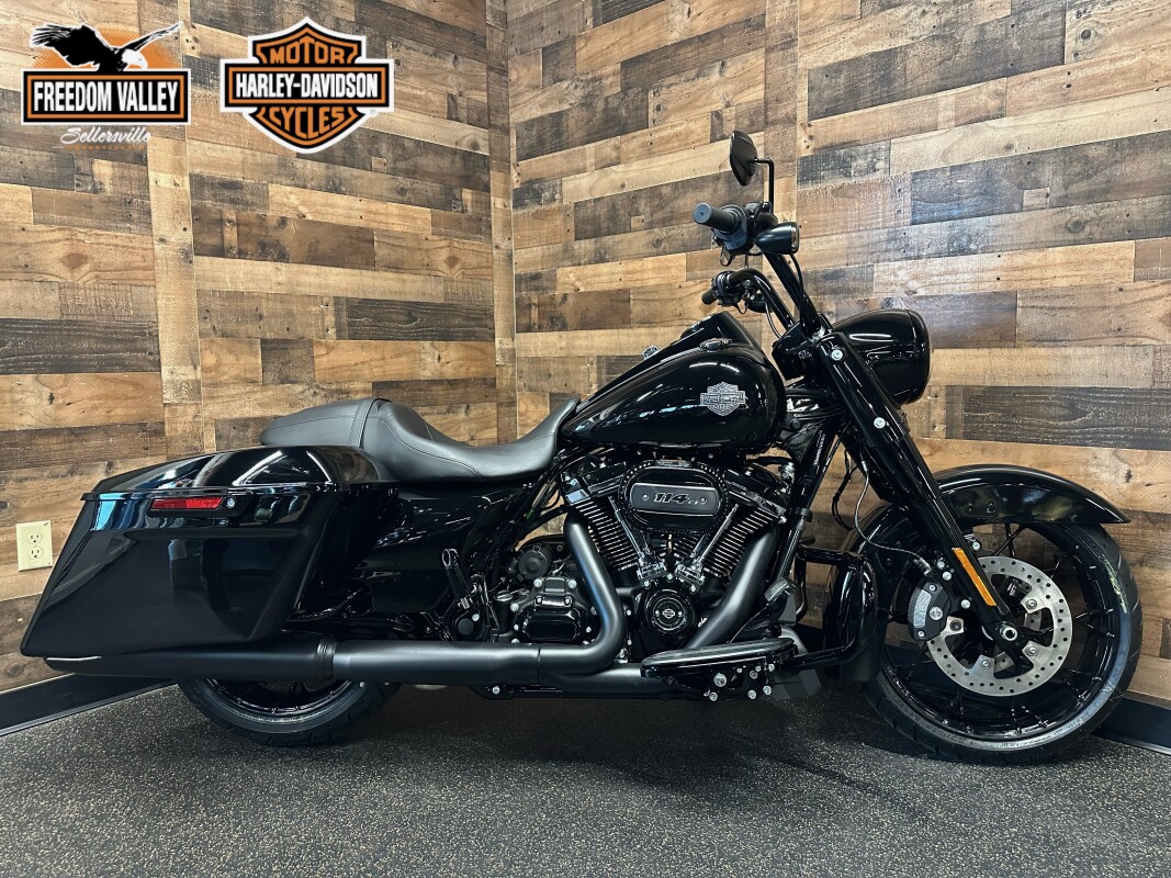 2025 Harley-Davidson Road King Special Vivid Black FLHRXS