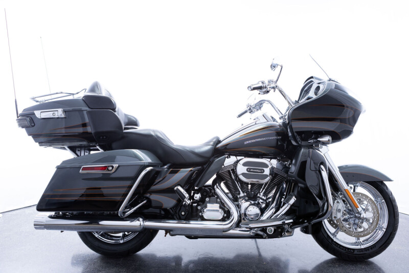 2016 Harley-Davidson<sup>®</sup> CVO<sup>™</sup> Road Glide<sup>®</sup> Ultra Carbon Dust/Charcoal S