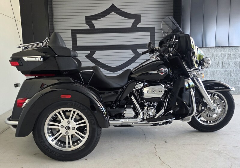 2022 Harley-Davidson® Tri Glide® Ultra G.I. Enthusiast Collection
