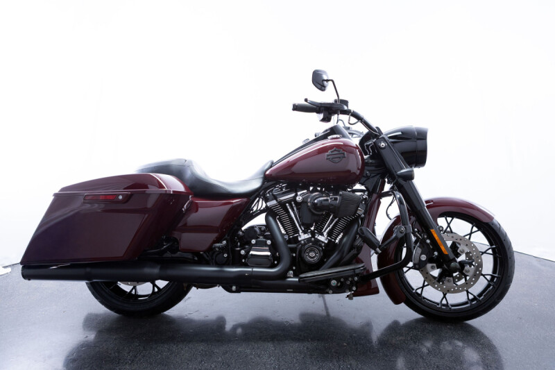 2020 Harley-Davidson<sup>®</sup> Road King<sup>®</sup> Special Burgundy Cherry Sunglo Fade