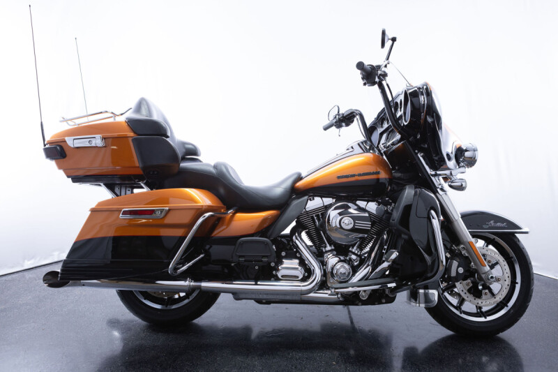 2014 Harley-Davidson<sup>®</sup> Electra Glide<sup>®</sup> Ultra Limited Two-Tone Amber Whiskey/Vivi