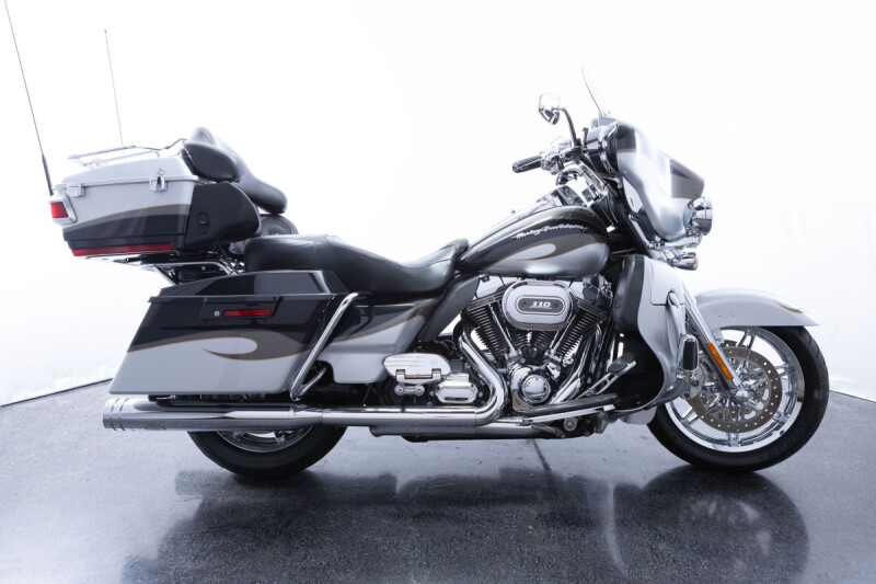 2013 Harley-Davidson® CVO™ Ultra Classic® Electra Glide® Silver