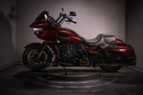 2024 CVO™ Road Glide® (FLTRXSE) thumb 1