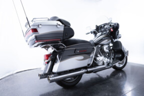 2013 Harley-Davidson® CVO™ Ultra Classic® Electra Glide® Silver thumb 1