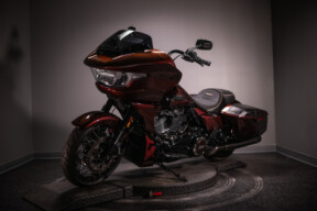 2024 CVO™ Road Glide® (FLTRXSE) thumb 2