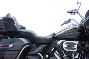 2016 Harley-Davidson<sup>®</sup> CVO<sup>™</sup> Road Glide<sup>®</sup> Ultra Carbon Dust/Charcoal S thumb 3