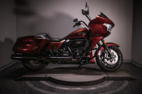 2024 CVO™ Road Glide® (FLTRXSE) thumb 3