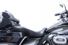 2013 Harley-Davidson® CVO™ Ultra Classic® Electra Glide® Silver thumb 3