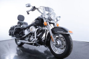 2013 Harley-Davidson<sup>®</sup> Heritage Softail<sup>®</sup> Classic Vivid Black thumb 3