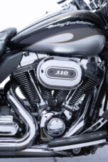 2013 Harley-Davidson® CVO™ Ultra Classic® Electra Glide® Silver thumb 2