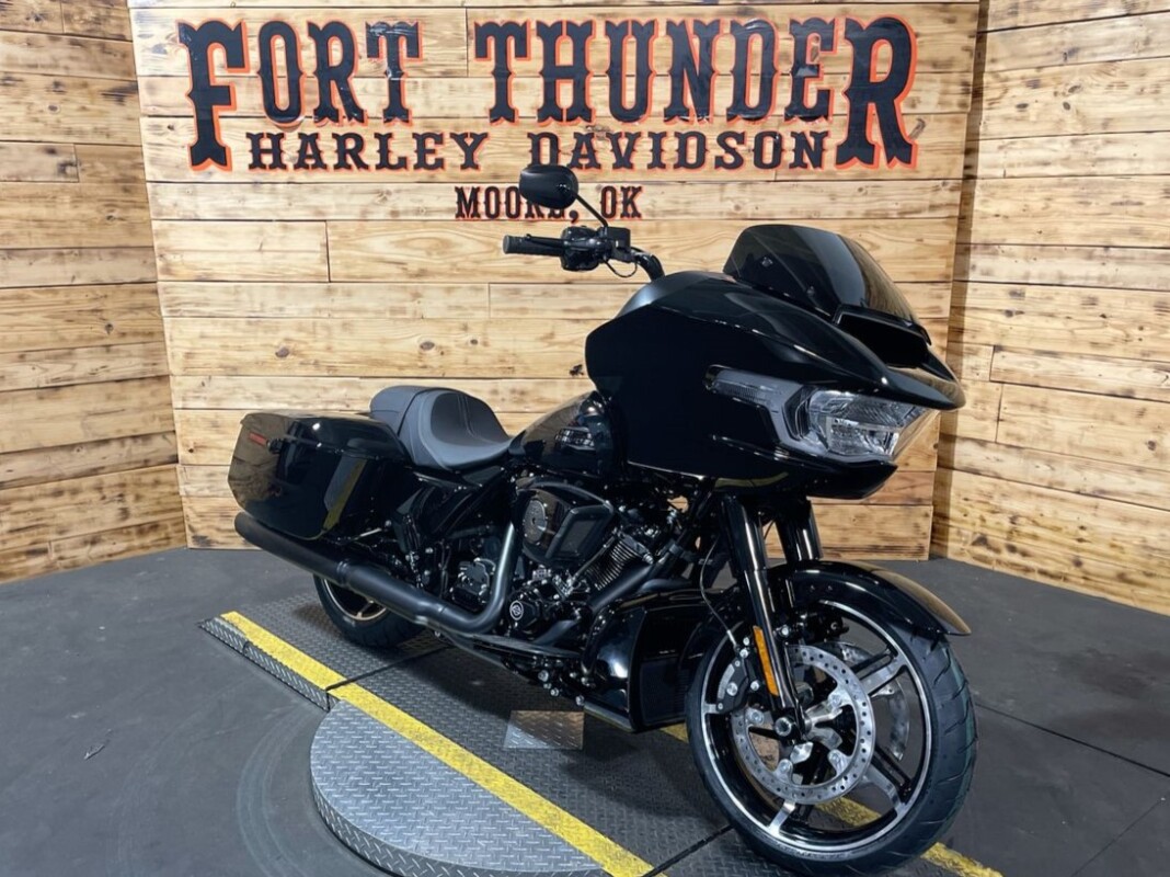 Harley-Davidson Road Glide 2025 FLTRX VIVID BLACK W/ CHROME TRIM - Photo 3