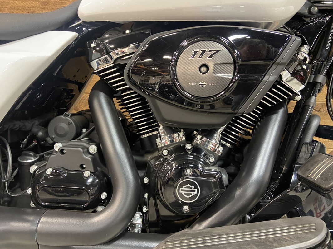 2025 Harley-Davidson Street Glide White Onyx Pearl - Black Finish FLHX - Photo 3