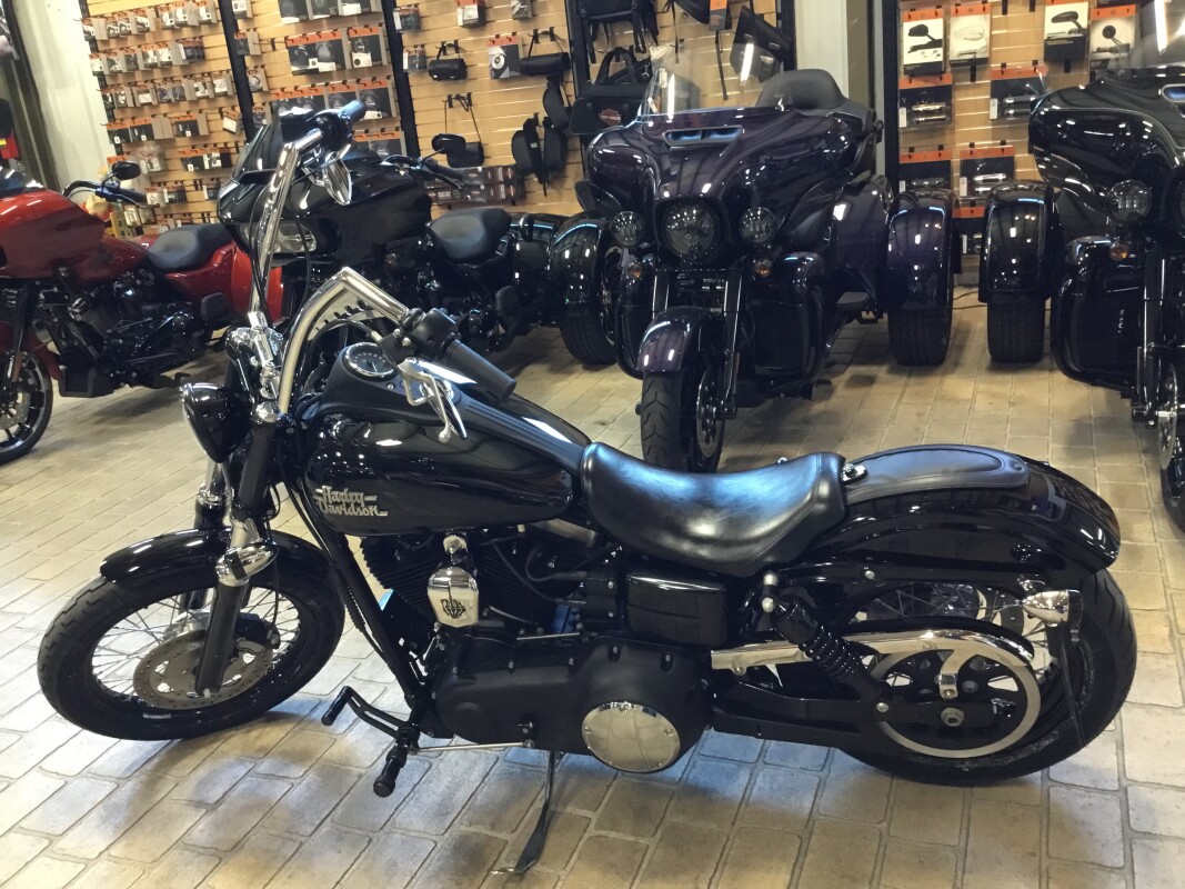 2016 Harley-Davidson Street Bob Vivid Black - Photo 4