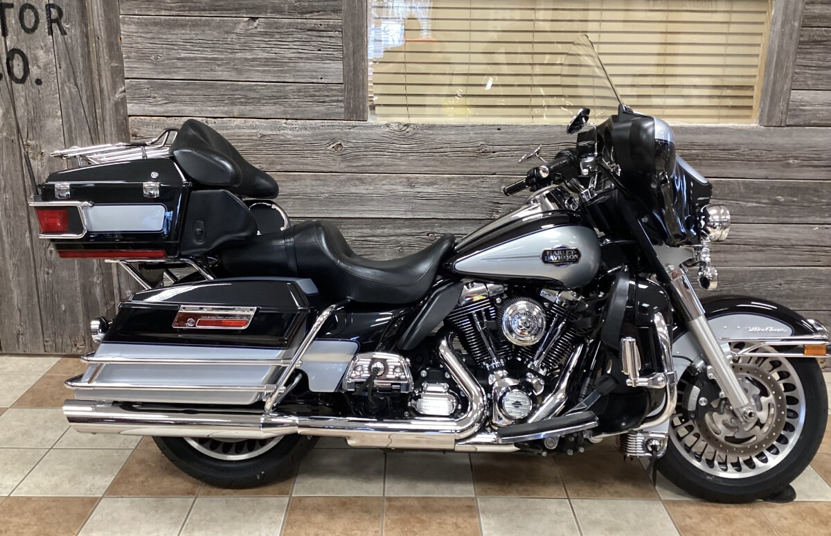 2013 Harley-Davidson Ultra Classic Electra Glide Midnight Blue/Barracuda Silver