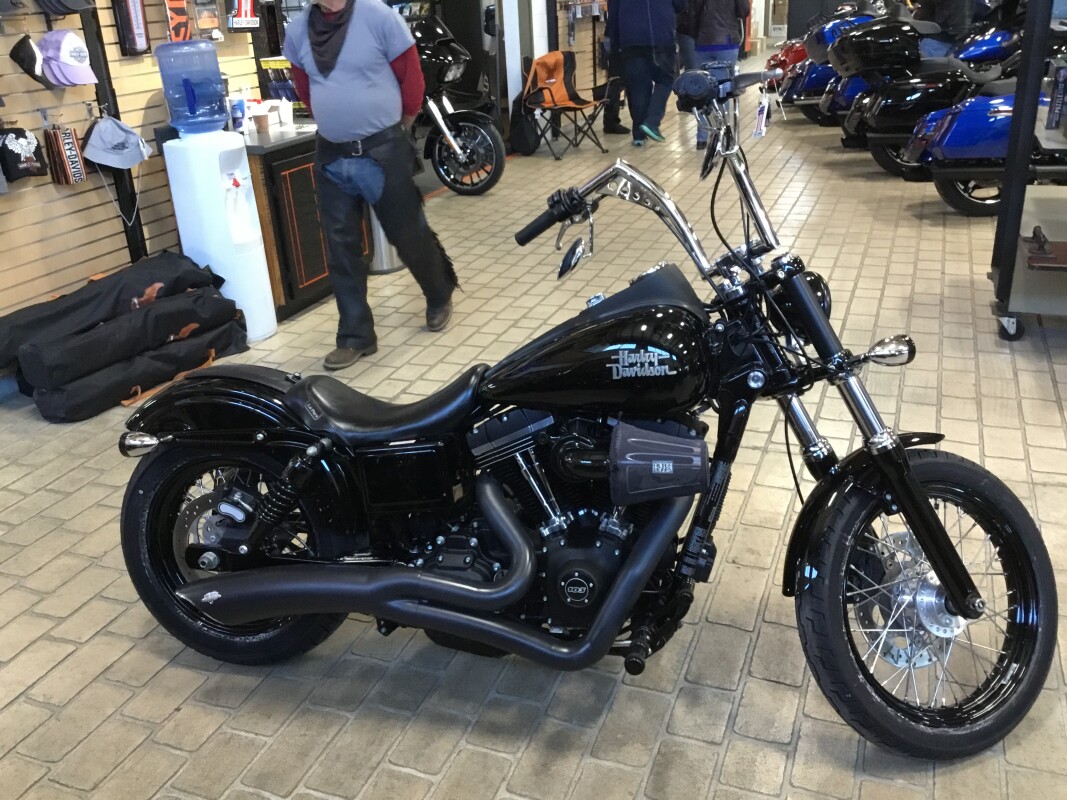 2016 Harley-Davidson Street Bob Vivid Black