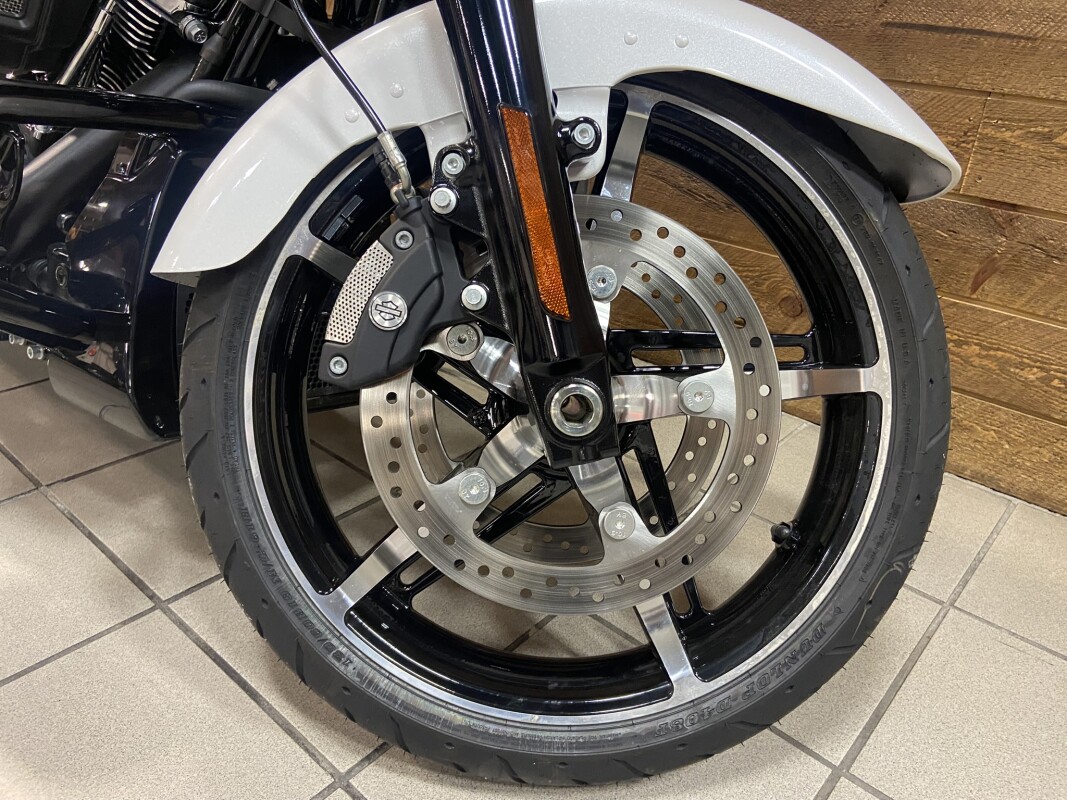 2025 Harley-Davidson Street Glide White Onyx Pearl - Black Finish FLHX - Photo 4