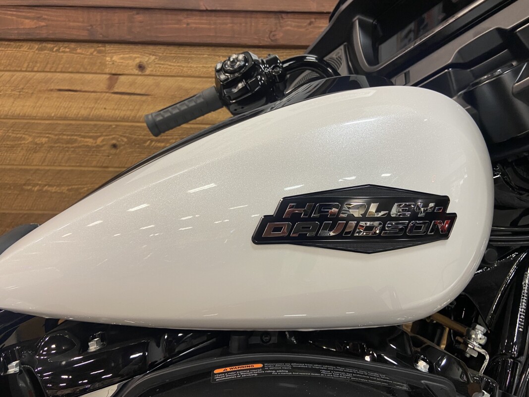 2025 Harley-Davidson Street Glide White Onyx Pearl - Black Finish FLHX - Photo 2