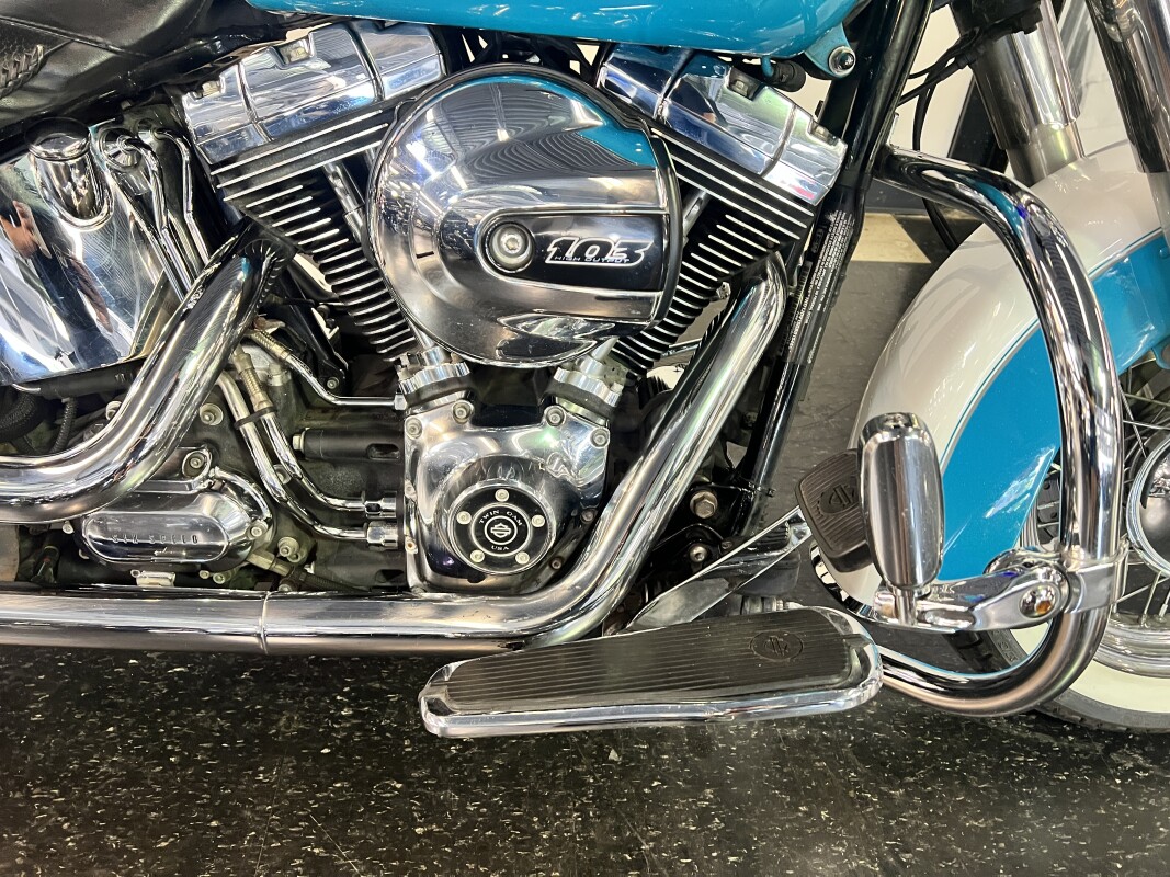 2016 Harley-Davidson Softail Deluxe Crushed Ice /Frosted Teal FLSTN - Photo 4