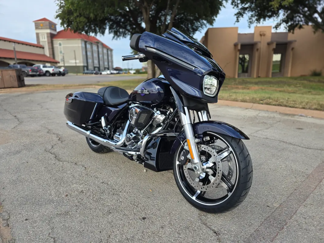 2025 Harley-Davidson Street Glide - Photo 2