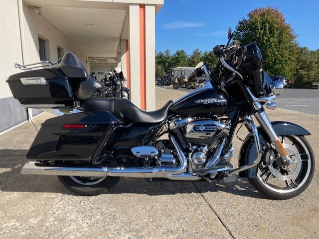 2017 Harley-Davidson Street Glide Special FLHXS Vivid Black
