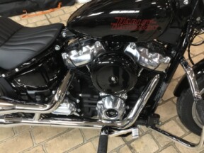 2024 Harley-Davidson® Softail® Standard Vivid Black thumb 3