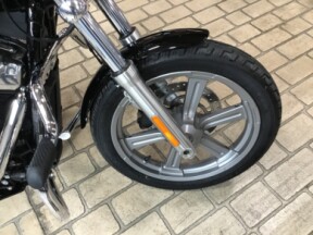 2024 Harley-Davidson® Softail® Standard Vivid Black thumb 2