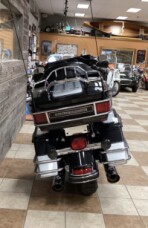 2013 Harley-Davidson® Ultra Classic® Electra Glide® Midnight Blue/Barracuda Silver thumb 2