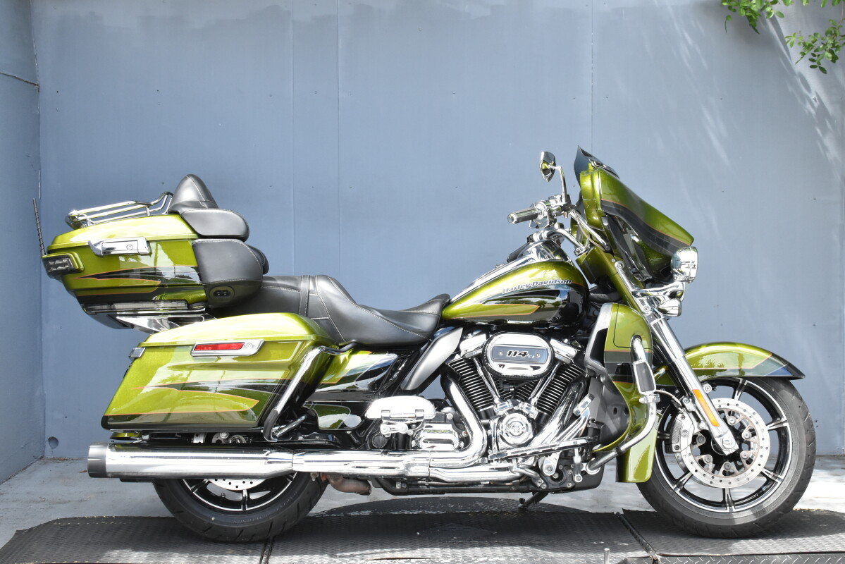 2017 Harley-Davidson® CVO™ Limited FLHTKSE | Rockstar Harley-Davidson®