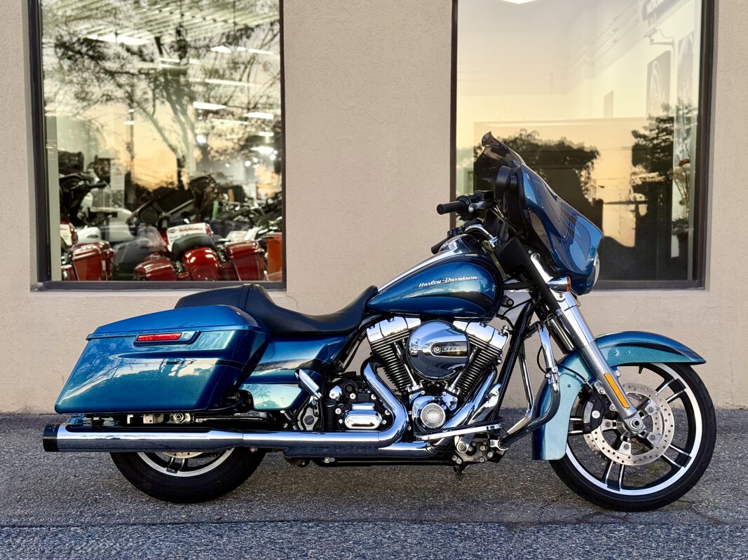 2014 Harley-Davidson Street Glide FLHX - Photo 2