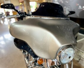 2009 FLHX - Street Glide thumb 1