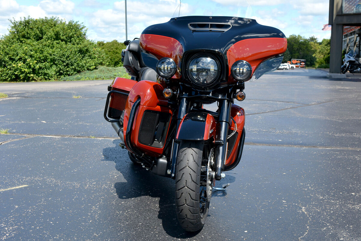 2024 Harley-Davidson Ultra Limited Red Rock / Vivid Black - Photo 2