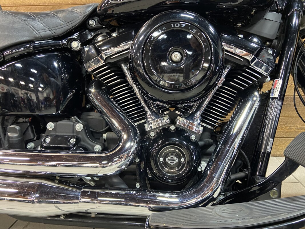 2019 Harley-Davidson Heritage Classic Vivid Black FLHC - Photo 3