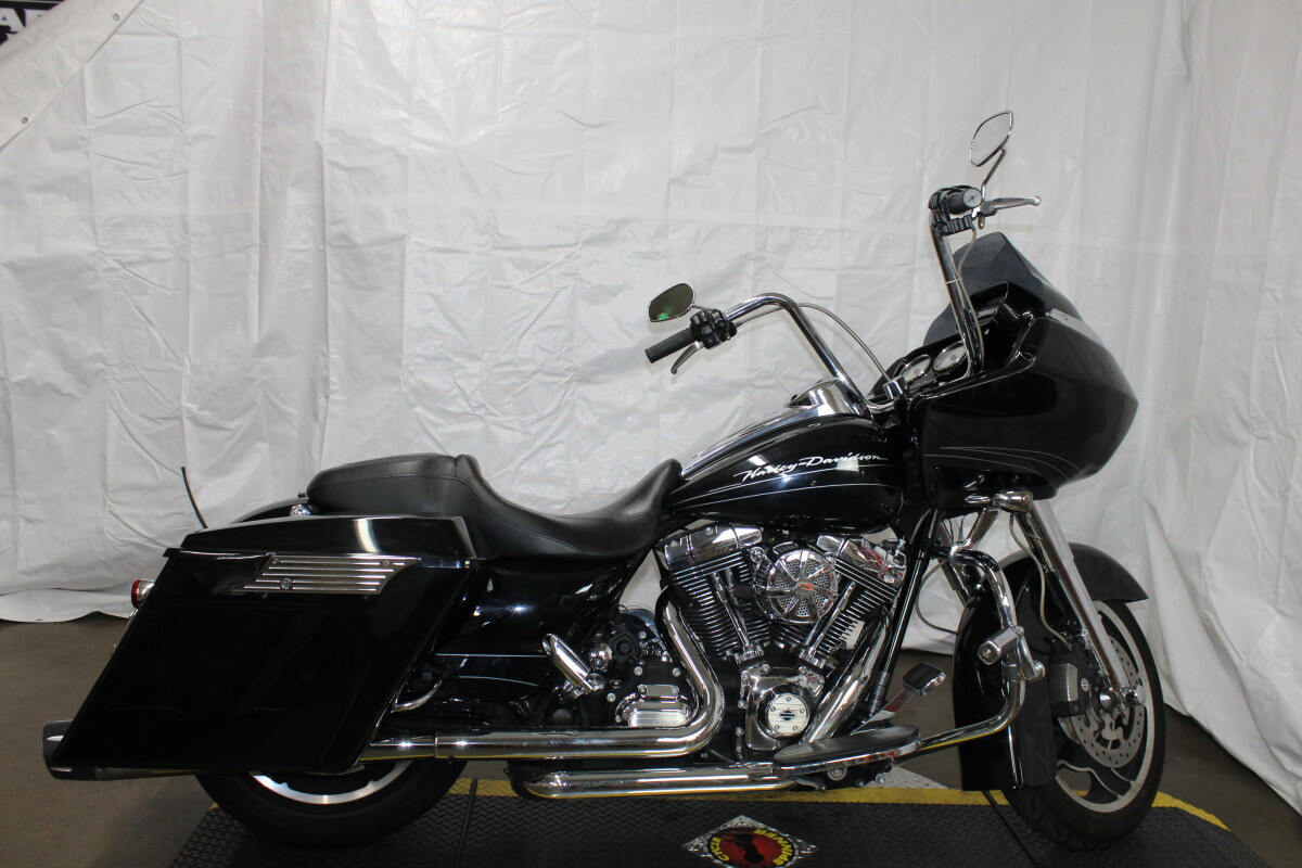 HD FLTRX103 2012 664445T BLACK W/ PINSTRIPE
