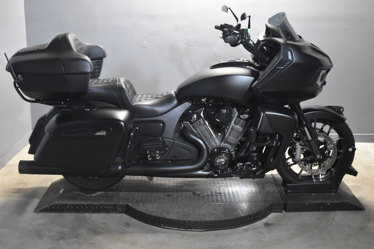 2022 Indian Motorcycle Pursuit Dark Horse with Premium Package N22LDDRRAC