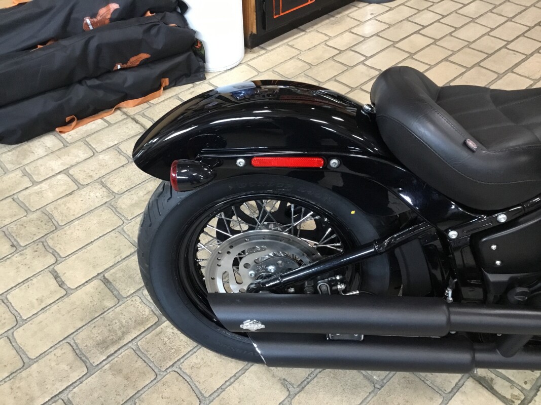 2019 Harley-Davidson Street Bob Vivid Black - Photo 4